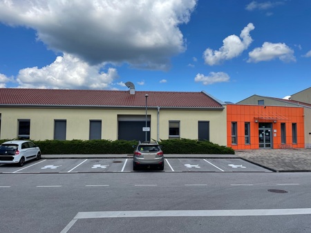 Urejeno parkirišče pri enoti Lehte v Sežani; Vir: Občina Sežana